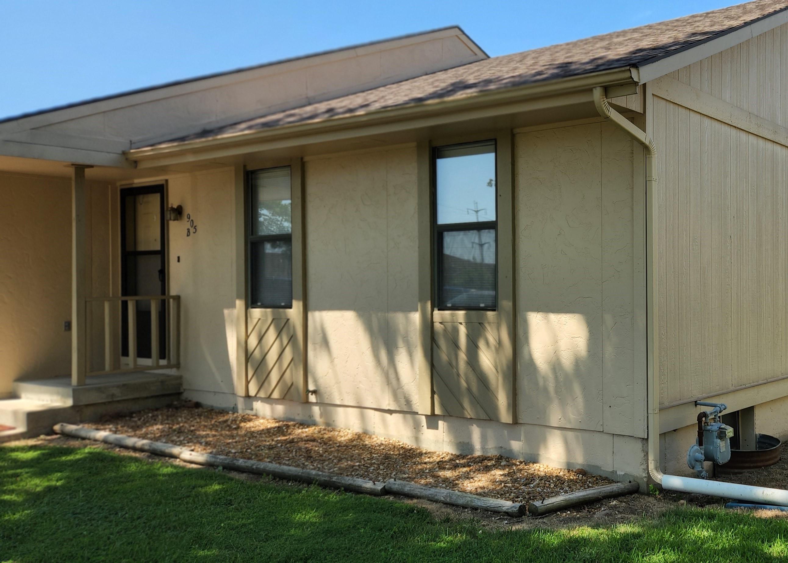 905 B Meadowbrook Clinton Mo 64735